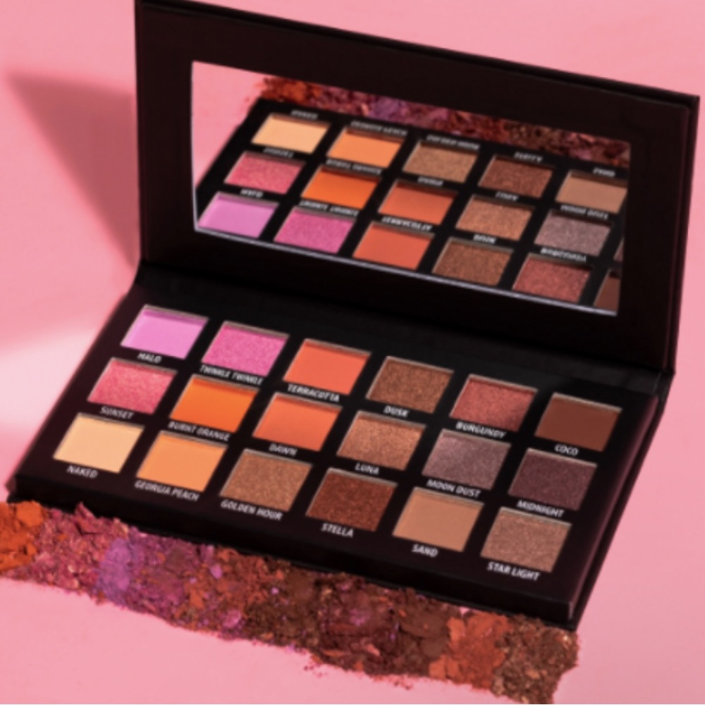KAB Cosmetics
Day + Night Eyeshadow Palette NIB